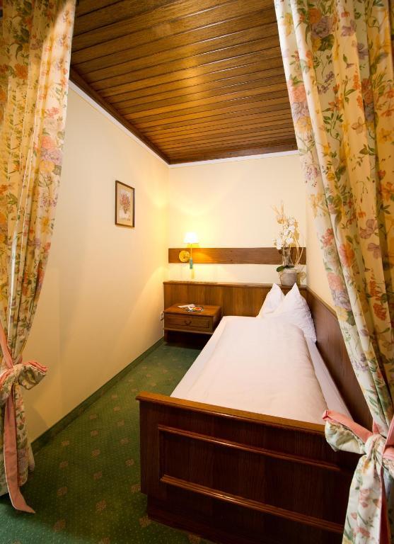 Hotel Landgasthof Altwirt Seeham Chambre photo